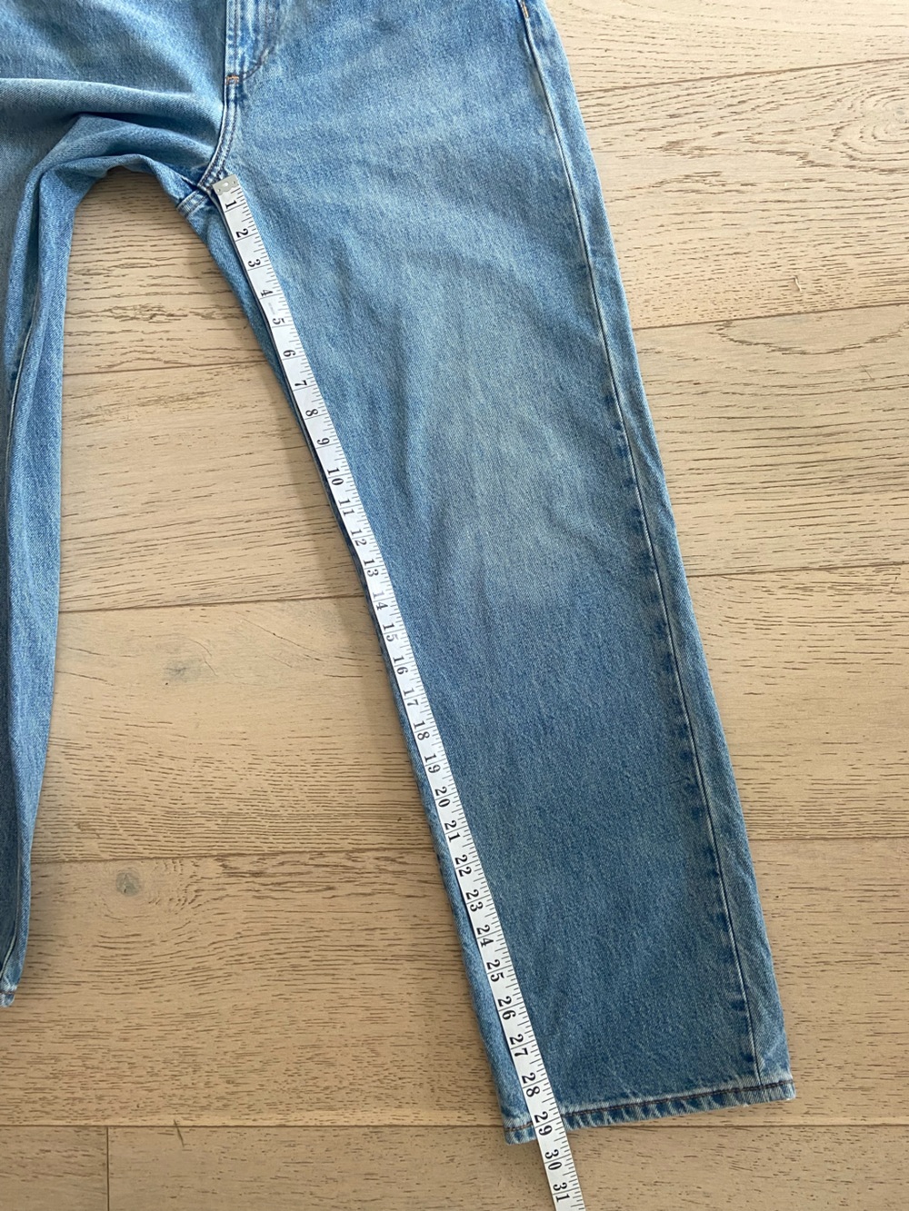 Aritzia DENIM FORUM 90s Marlo Hi-Rise Baggy Jeans 28 Faded Wash 29 1/4” Inseam - Picture 9 of 10